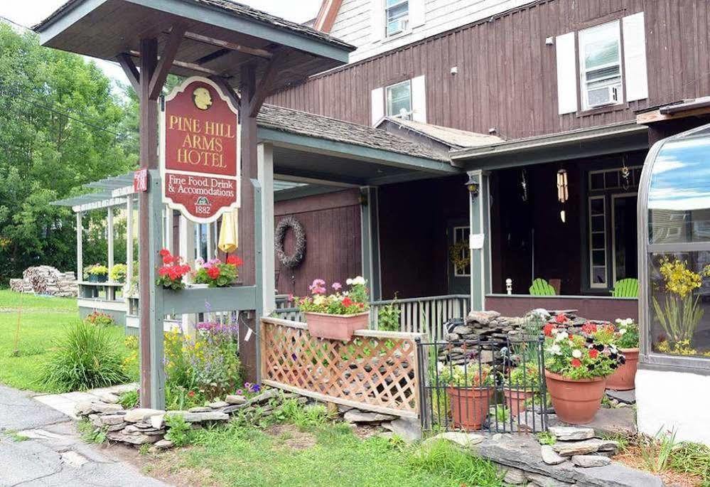 Pine Hill Arms Hotel Buitenkant foto