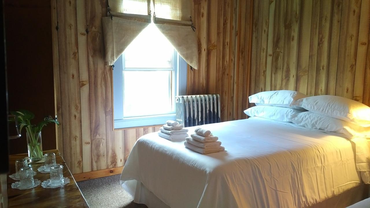 Pine Hill Arms Hotel Buitenkant foto