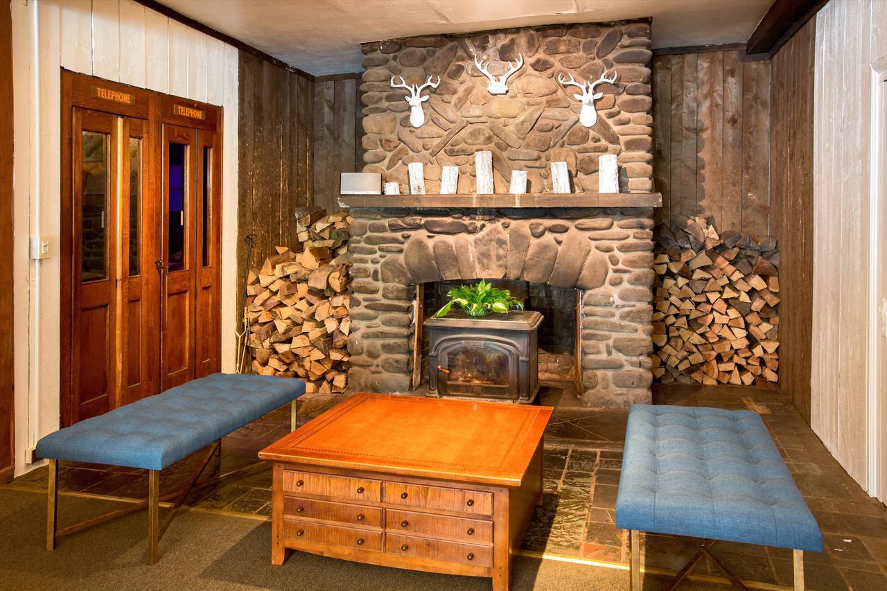 Pine Hill Arms Hotel Buitenkant foto