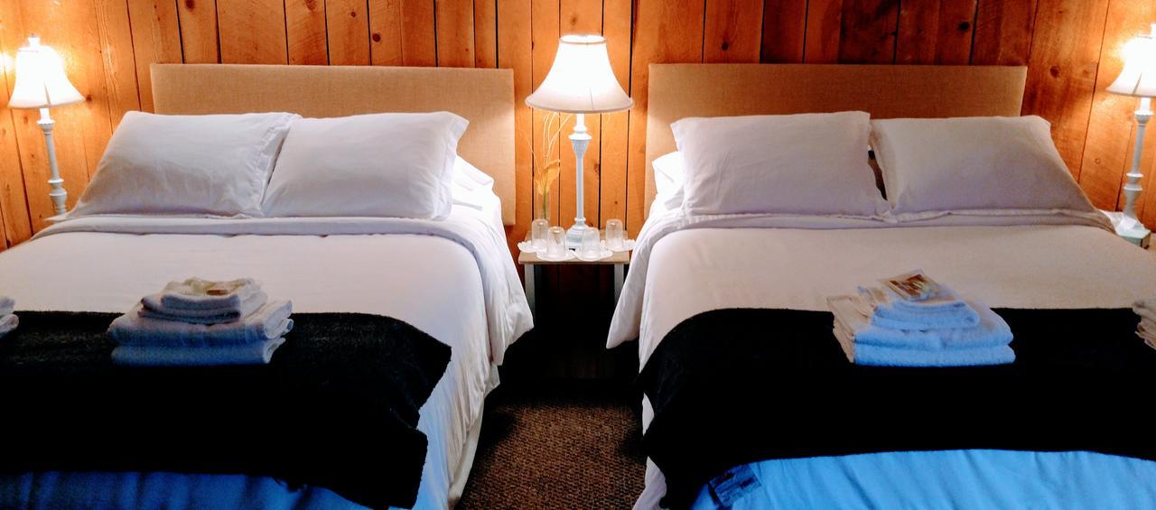 Pine Hill Arms Hotel Buitenkant foto