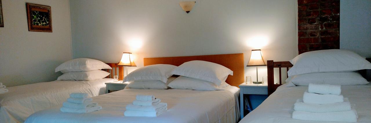 Pine Hill Arms Hotel Buitenkant foto