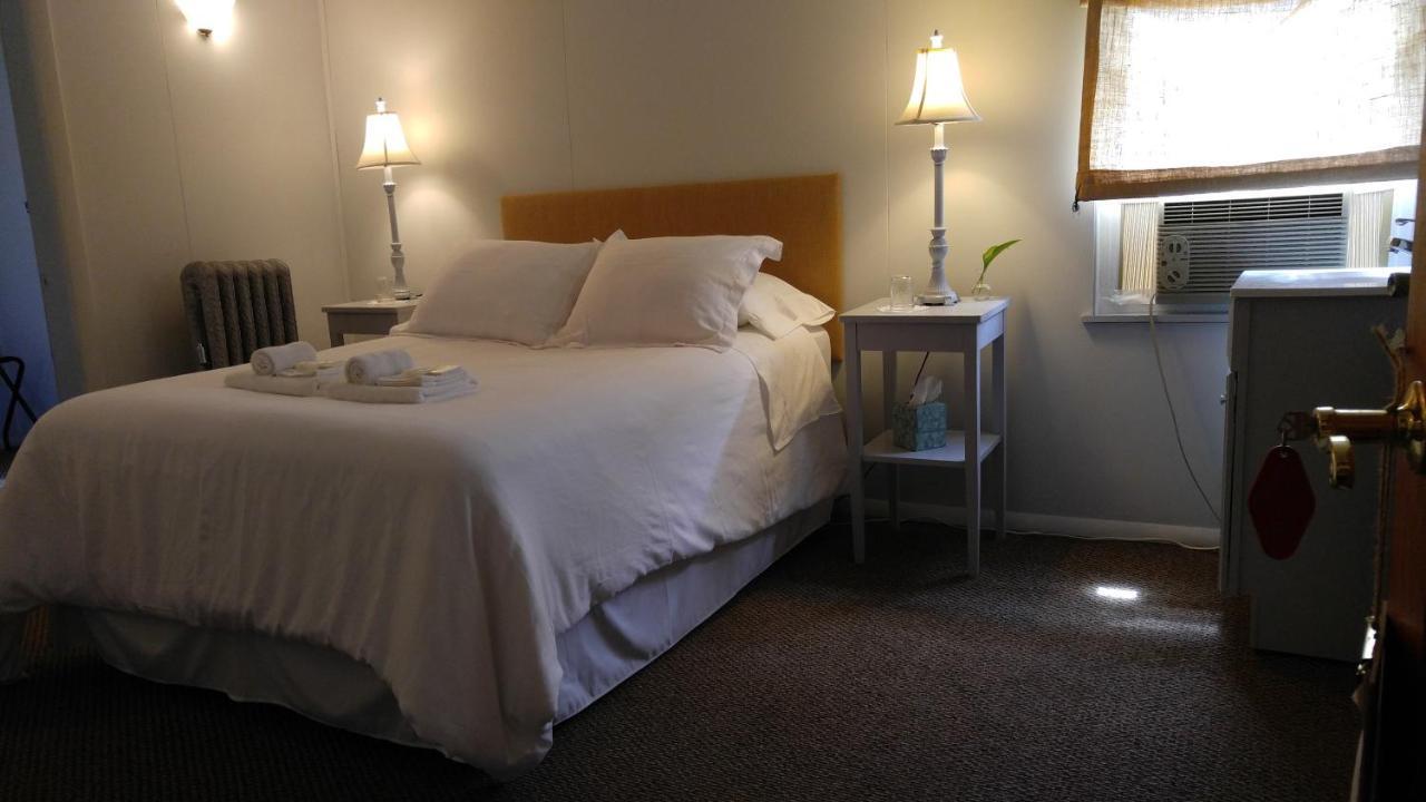 Pine Hill Arms Hotel Buitenkant foto