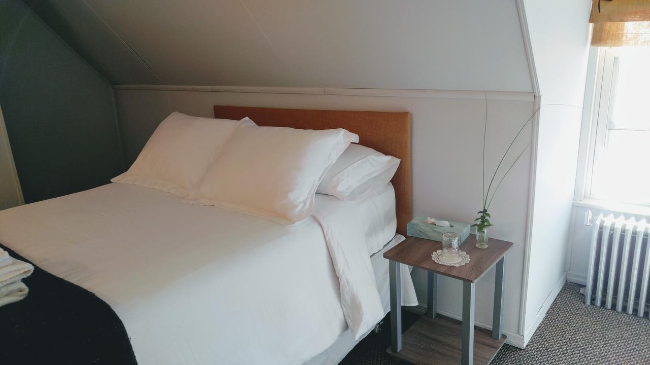 Pine Hill Arms Hotel Buitenkant foto